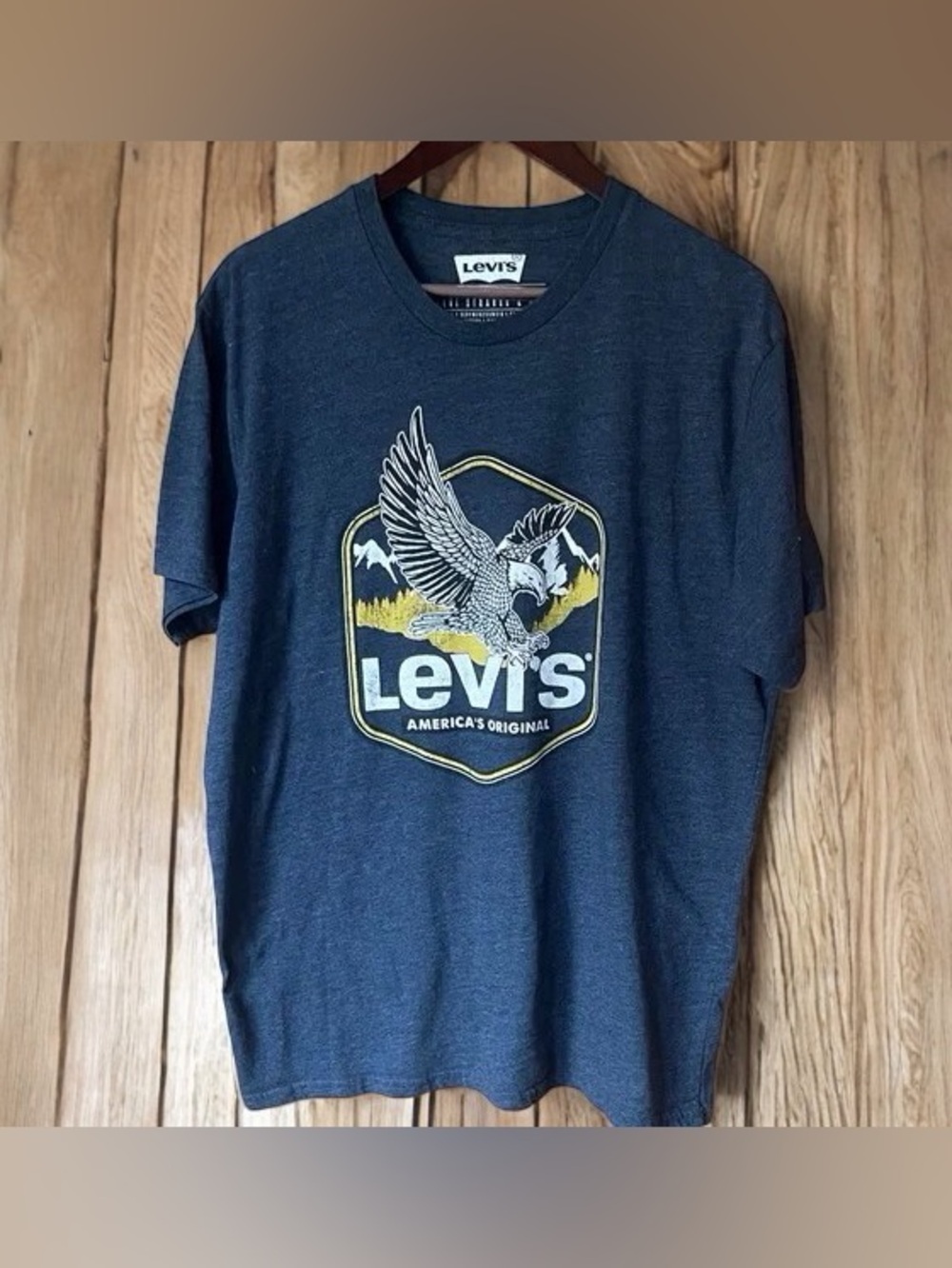 💖Levi's Navy Short-Sleeve Eagle Graphic Tee